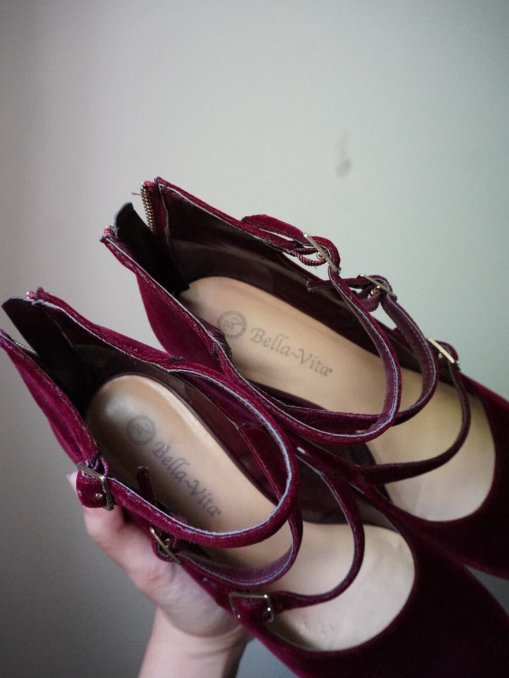Bella Vita Red Burgundy Velvet Chunky Heel Shoes Size 11W Leather Sole - Picture 3 of 6